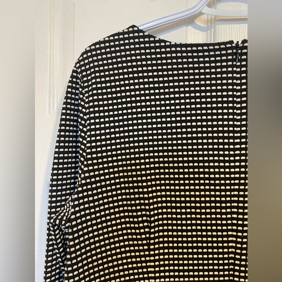 Chicos Button-Detail Jacquard Shift Dress P2P 21 inches - Picture 7 of 10